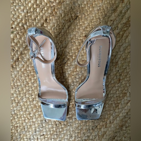 Glamorous Silver Block Heel Ankle Strap High Heels. Size 9W - Picture 5 of 7